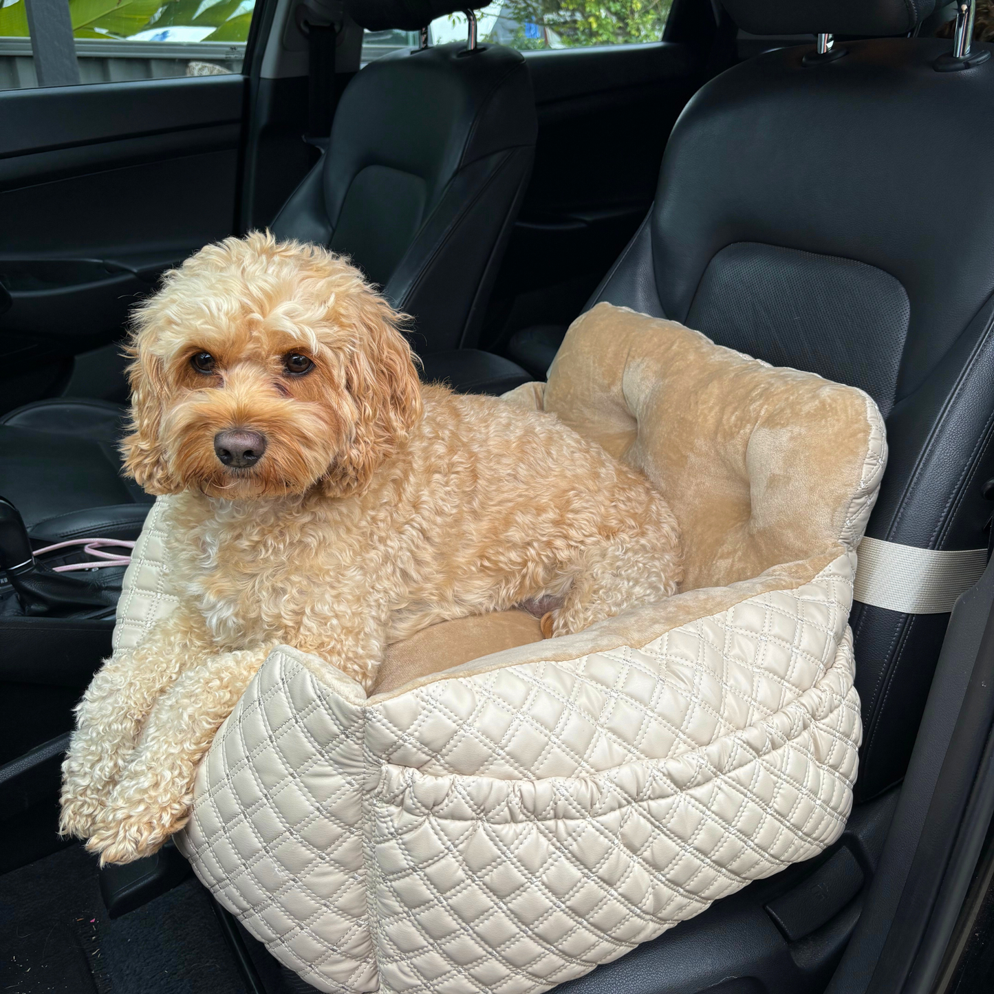 LuxeRide™ – Siège auto sécurisé et ultra-confortable