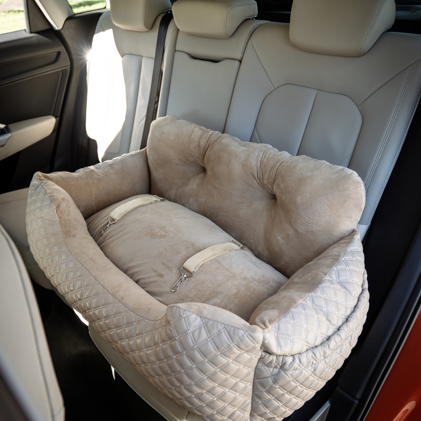 LuxeRide™ – Siège auto sécurisé et ultra-confortable